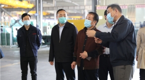 2020年04月30日，市工信局副局長謝萬寶，縣工信局局長周興干，副局長朱光莆等相關領導到江蘇景泰玻璃有限公司視察